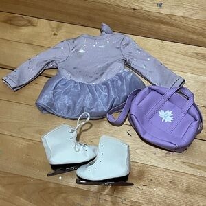 Maplelea figure skating outfit with bag. 18 inch doll okay condition